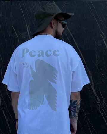 Біла футболка Peace