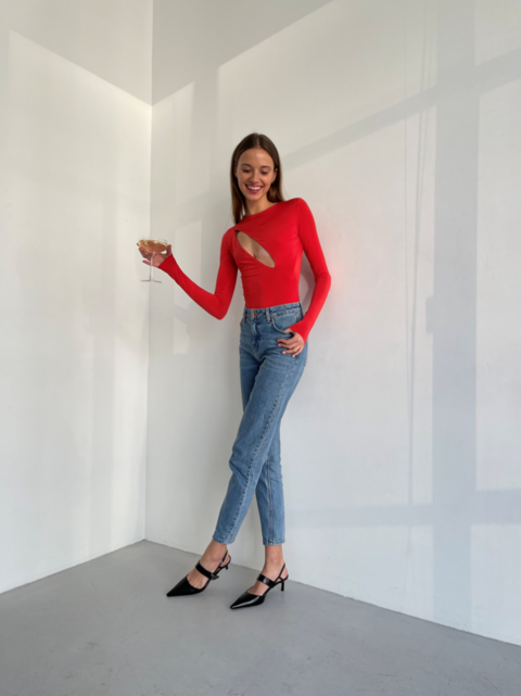 Красное боди Модель C