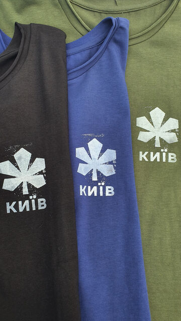 Черная футболка Киев