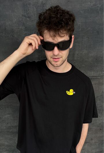 Чорна футболка з вишивкою Качка