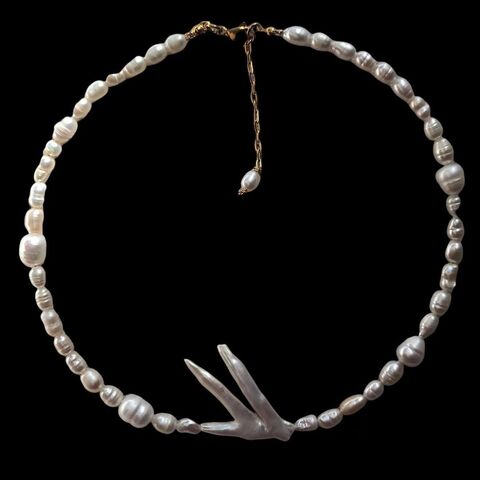 Намисто з перлин з великою асиметричною перлиною