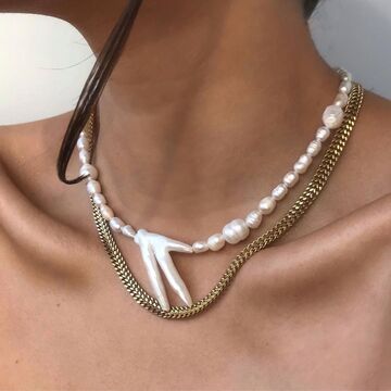 Ожерелье из жемчуга с большой асимметричной жемчужиной