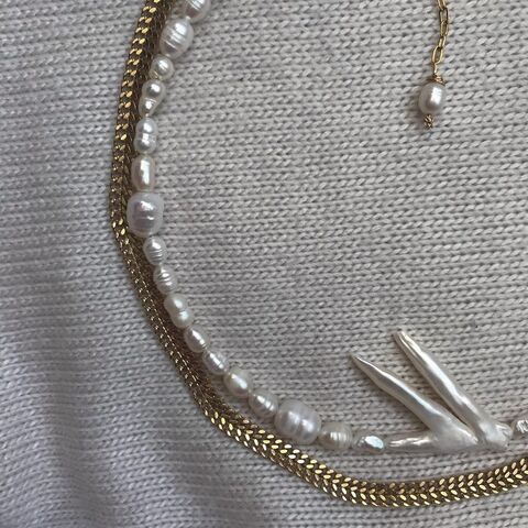 Намисто з перлин з великою асиметричною перлиною