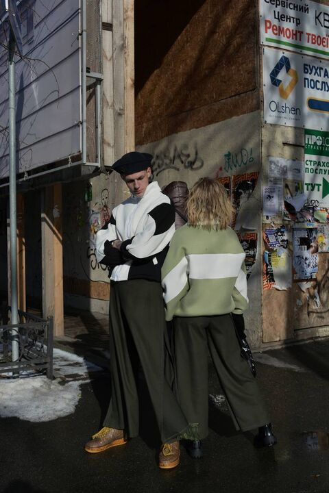 Оливкові штани на запах Right to Life