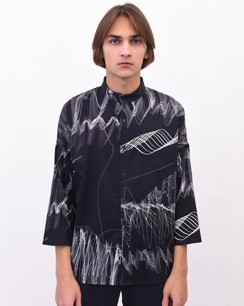 Темно-синя сорочка в абстрактні хвилі