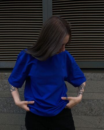 Базова футболка кольору електрик