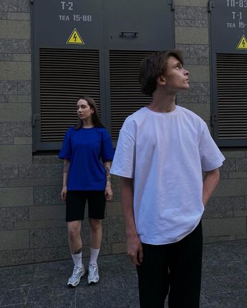 Базова футболка кольору електрик