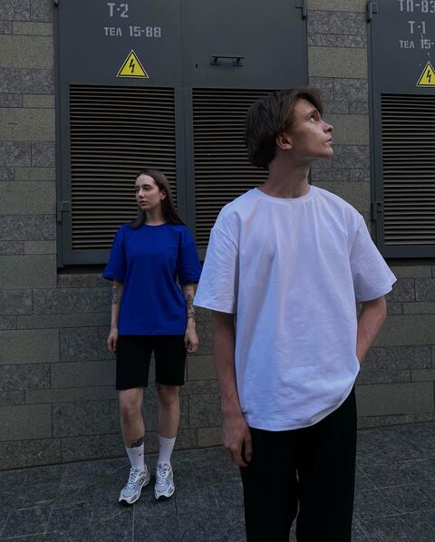 Базовая футболка цвета электрик