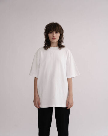 Біла базова футболка