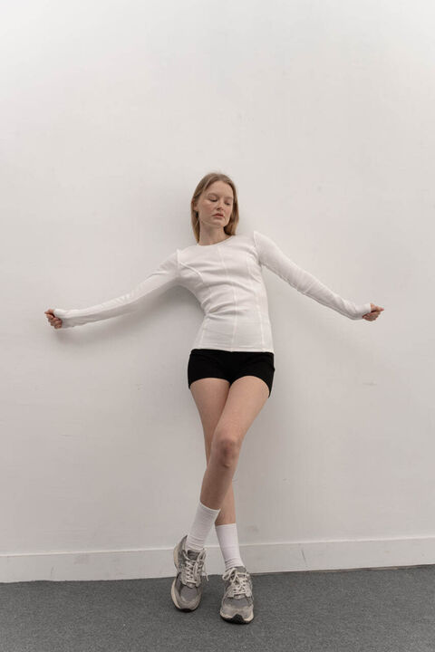 Молочний лонгслів Basic