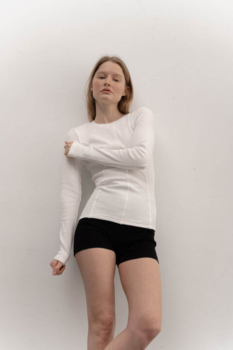 Молочний лонгслів Basic