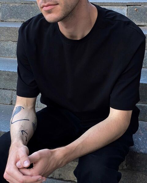 Черная базовая футболка