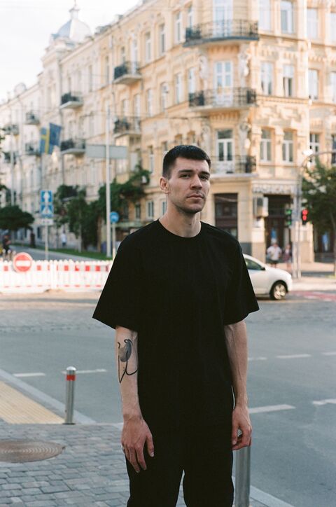 Черная базовая футболка