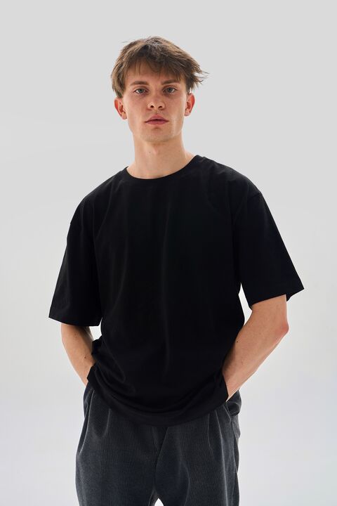 Черная базовая футболка