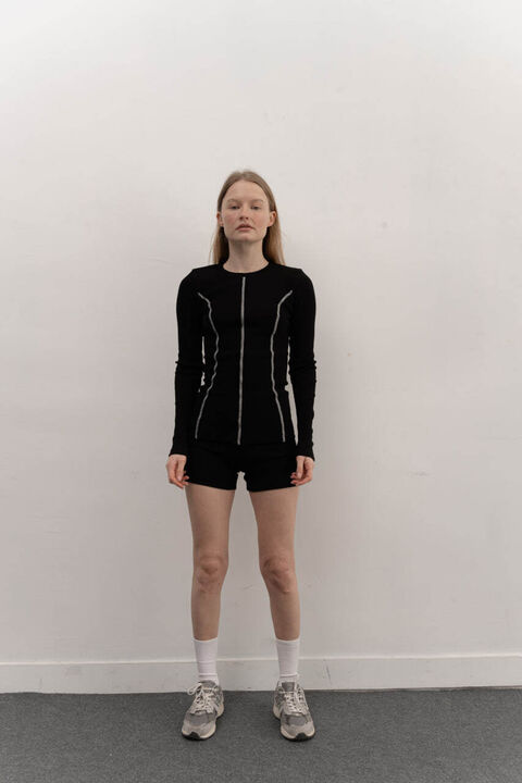 Чорний лонгслів Basic