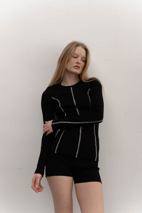 Чорний лонгслів Basic