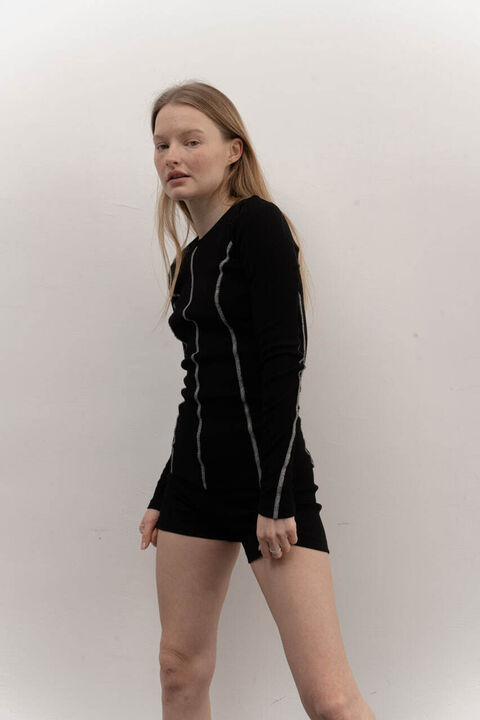 Чорний лонгслів Basic