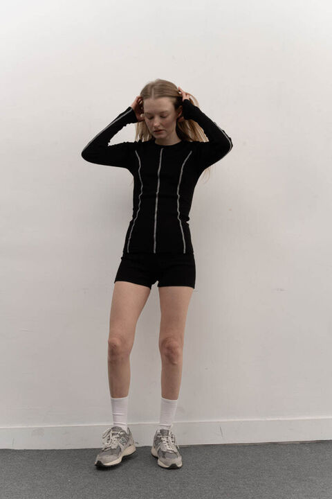 Чорний лонгслів Basic