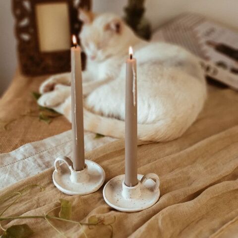 Белый подсвечник