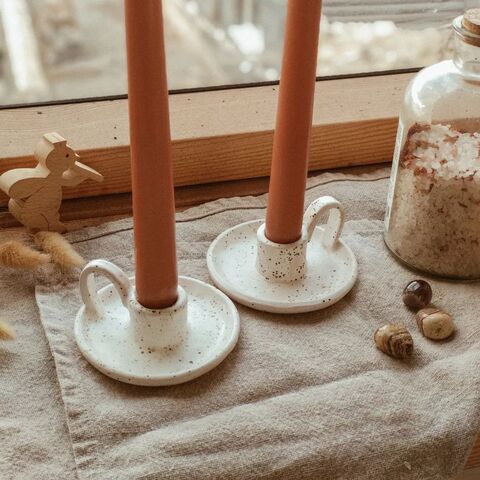 Белый подсвечник