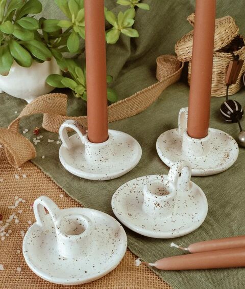 Белый подсвечник