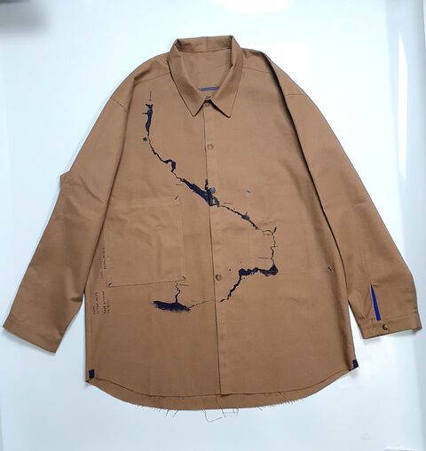 Песочная рубашка из двунитки Днепр с городами спереди