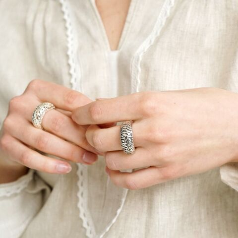 Ring Coral with black