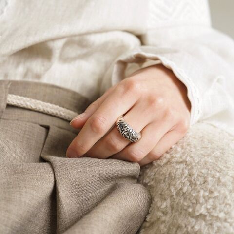 Ring Coral with black