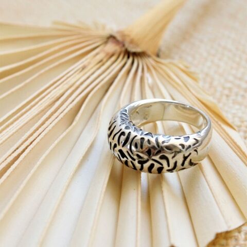 Ring Coral with black