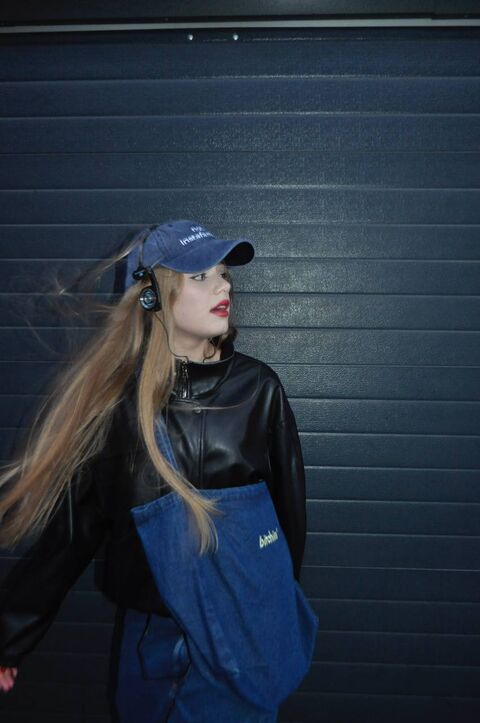 Denim shopper "Bitchin'"