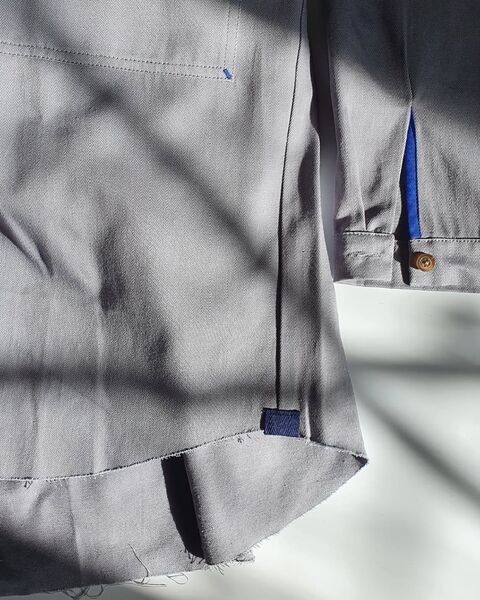 Сіро-блакитна сорочка з саржі Дніпро (Україна) з принтом по рукаву