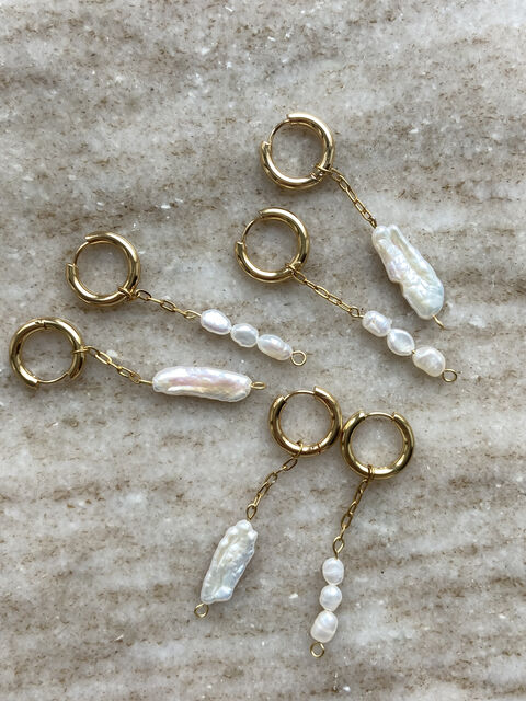 Асимметричные серьги с жемчугом на цепочке