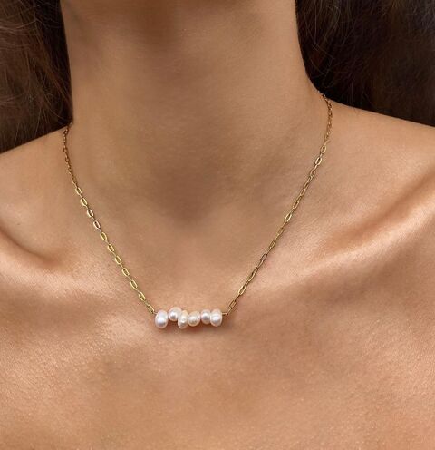 Горизонтальна підвіска з перлин на ланцюжку