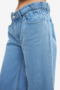 Светло-голубые джинсы с эластичной талией