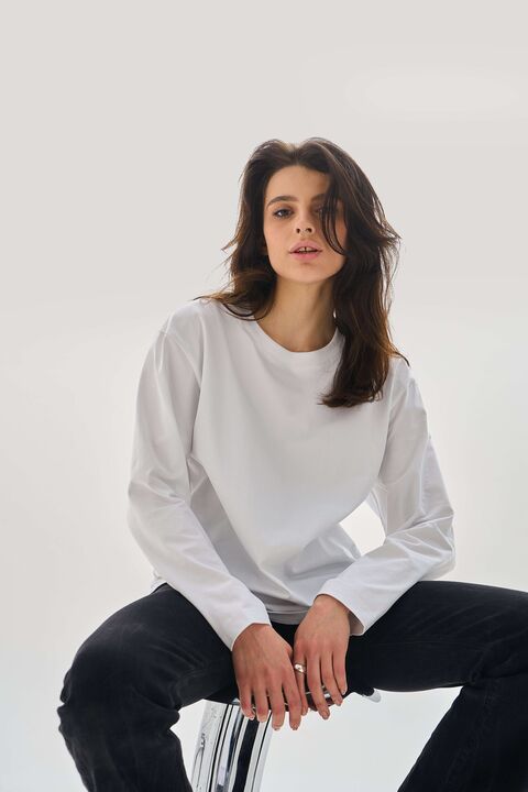 Белый лонгслив