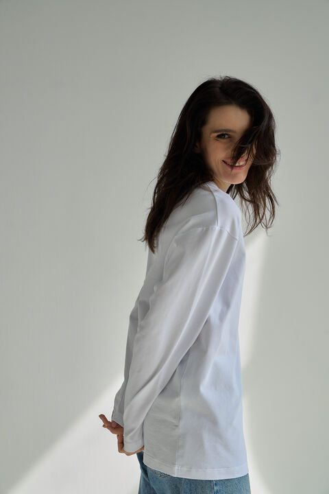 Белый лонгслив