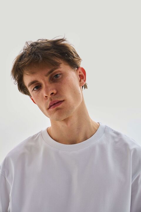 Белый лонгслив