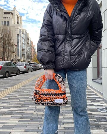 Черно-оранжевая сумка Bagel