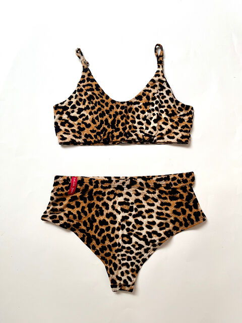 A set of underwear Leo