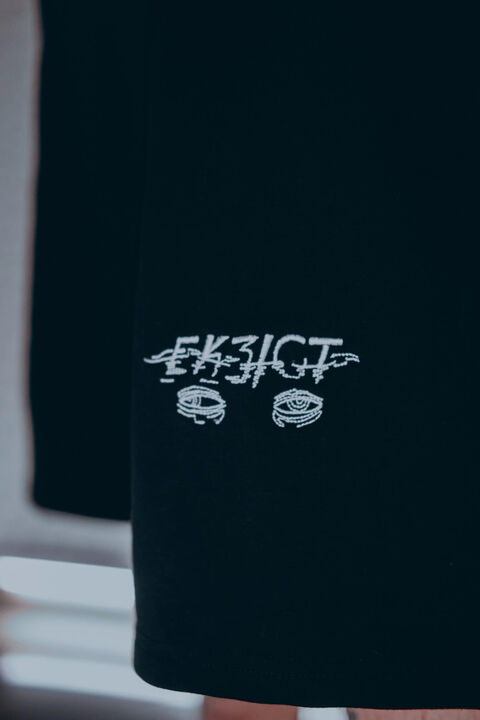 Black shorts with embroidery Exist