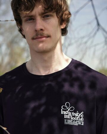 Темно-синя футболка Indivisible, Inviolable