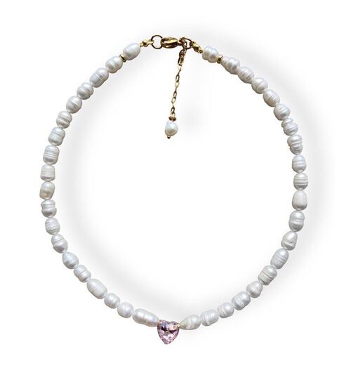 Pearl necklace with a pink heart