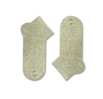 Short socks of gray melange color