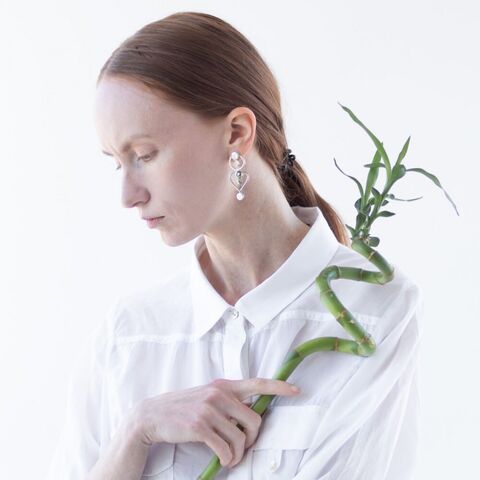 Monoearring Touching