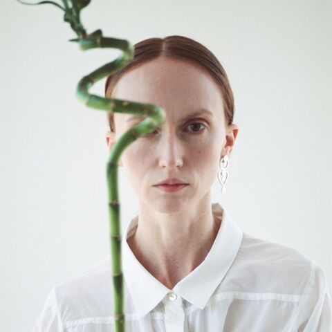 Monoearring Touching