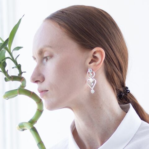 Monoearring Touching