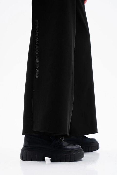 Чорні подовжені штани на запах Right to life