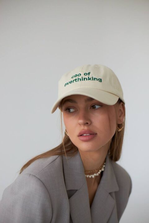 Бежевая кепка Ceo of overthinking