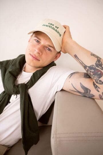 Бежева кепка Ceo of overthinking