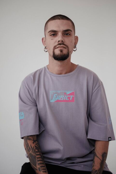 Сіра футболка Леза